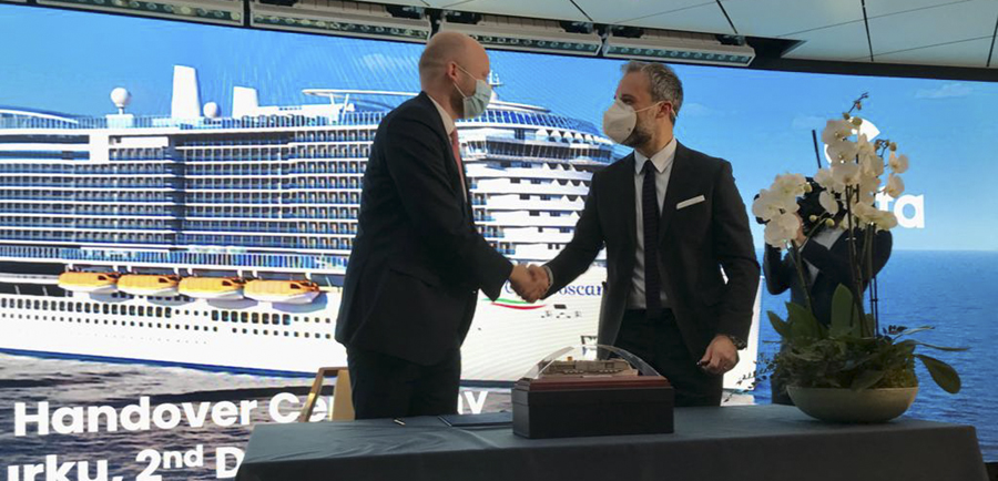 Costa Cruceros recibe el Costa Toscana,